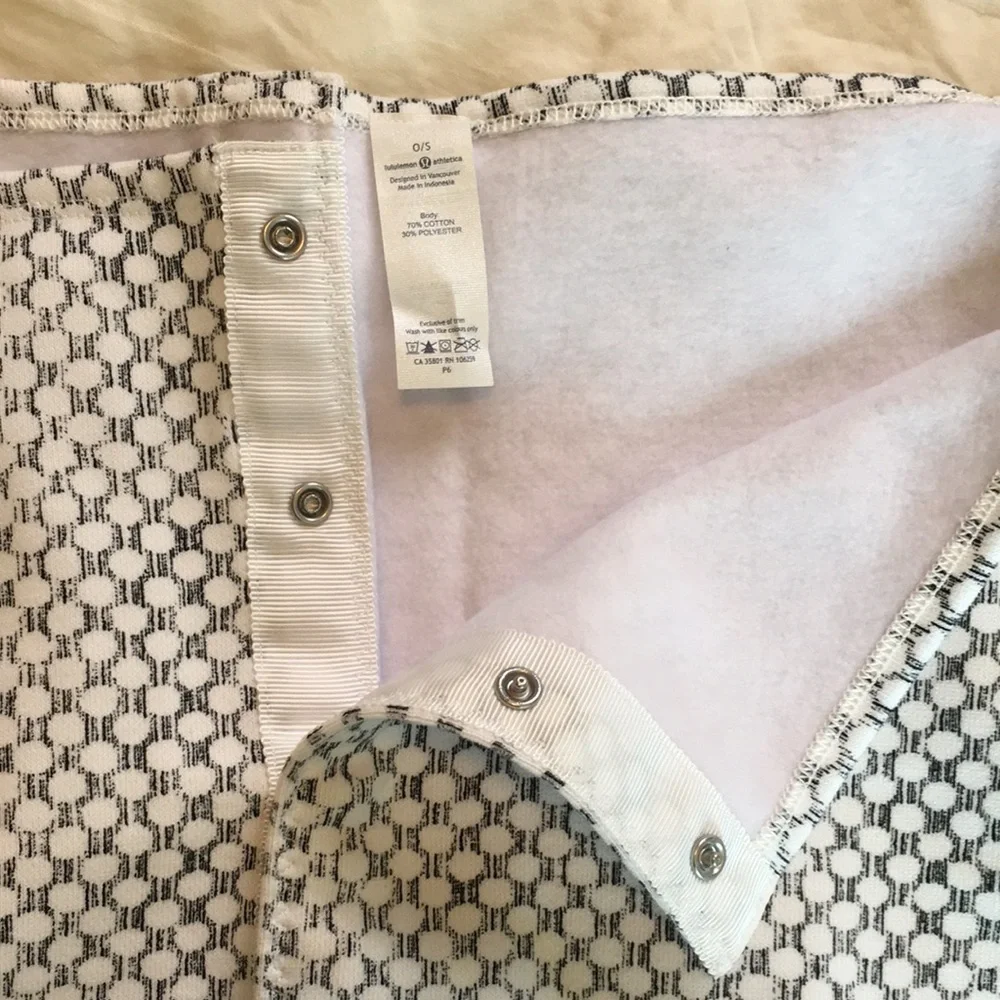 Lululemon Vinyasa Scarf *Fleece Dottie Eyelet White Black / White